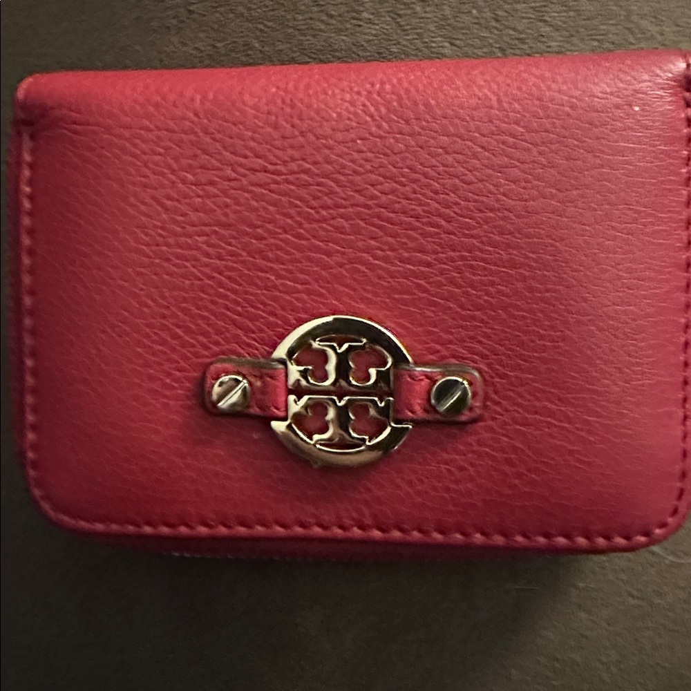 Tory Burch NWT Amanda zip coin case in color Auburn